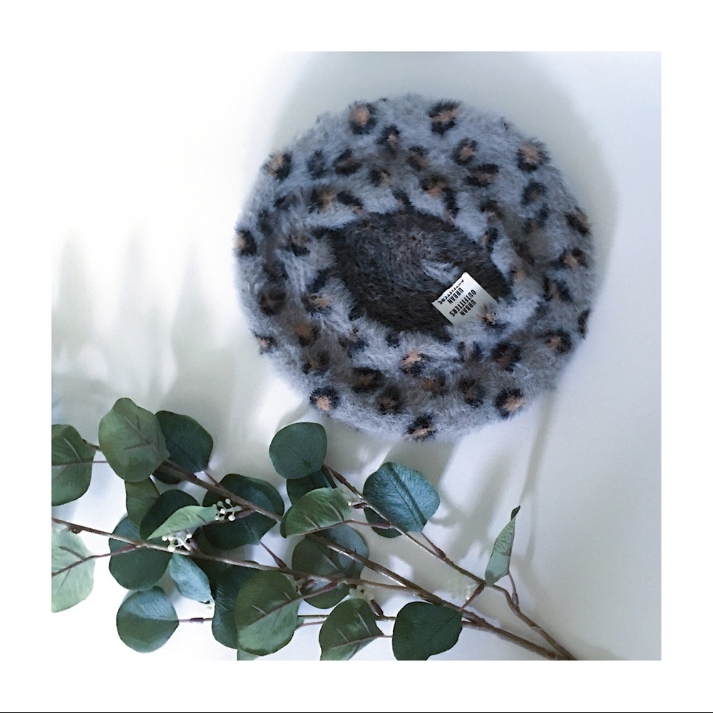 NWT Urban Outfitters Grey Leopard Fluffy Beret